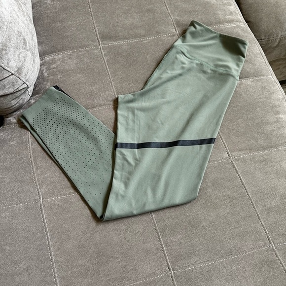 PINK Victoria's Secret Green Leggings with Black Accents - Picture 7 of 8